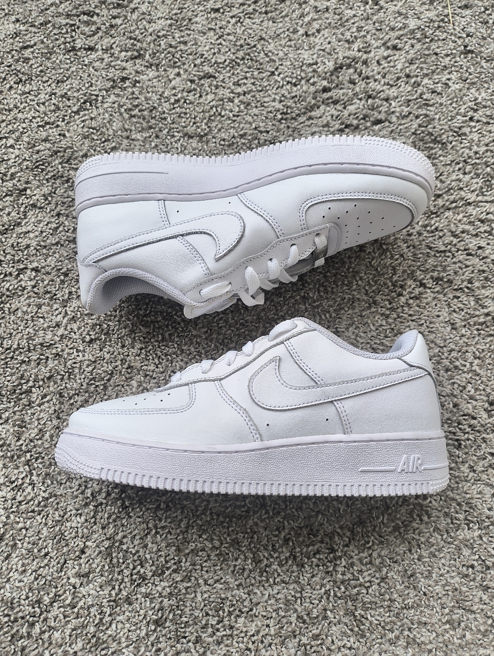 Nike Air Force 1 LE "Triple White" Size 6.5Y - 8W